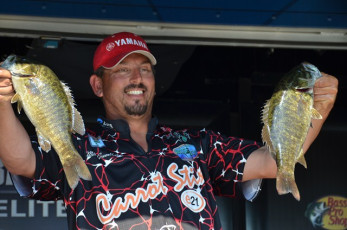 E2A8D8F0-40D5-4A8C-9CAF-50D8F0ABB04A