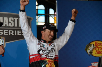 E6787104-5292-4CE3-BDC7-415070D31B4B