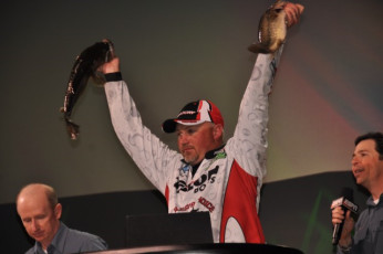 E72BCAA9-AC55-4C9F-B86D-AEE6B6527AA1