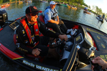 EE0687E5-B967-46D2-B209-999778B4AD09