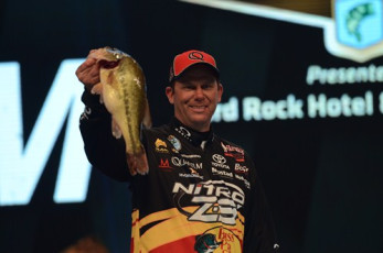 EE98DB76-721E-48C1-B554-EC6C5283F97E