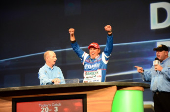 EECC7F2E-F922-4F7D-8334-D8C534B36DA3