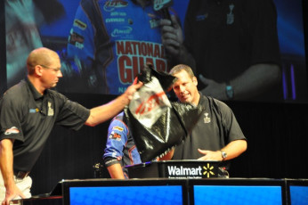 F06750B9-2E72-485B-9656-AC98983B70A3