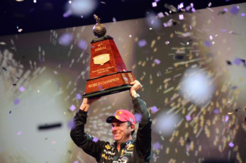 F5284476-AC39-4899-B8AE-2E9F4A4831B0