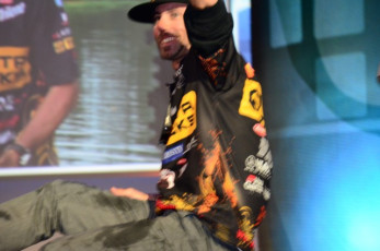 F541FB38-A9ED-4B00-B697-056286942807