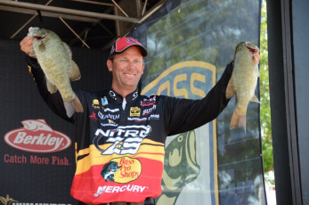 F61CBEA4-E266-41C0-A495-F29A9C6618E9