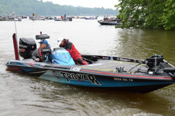 F6798758-B6EB-4642-8FEF-DE6051CF3047