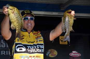 F945BB10-94C7-4F3B-8E20-698FC2790A4B