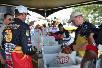 FA4EF815-A466-4186-8851-F82F94944846