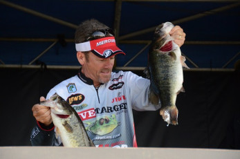 FE633882-B5F2-47AD-9579-E235604093FB