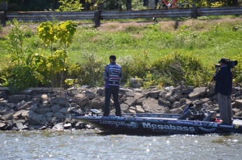 FF8FA48A-8184-4EF5-90AE-6935F16C9D5C