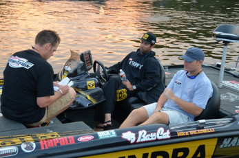 FF9EE7A1-72AD-4240-846D-1FEA7B128CA2