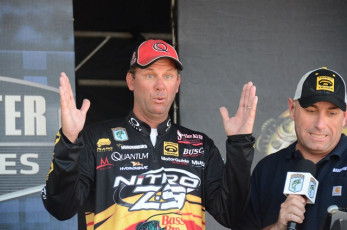 FFD646FC-67A2-45FE-A7C3-97B3BE8E9F84