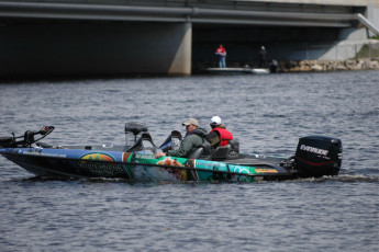 04924D17-7AF4-4288-8D84-18BD47E13300