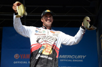 068B1212-4AAF-4CD3-8392-053197B45F87