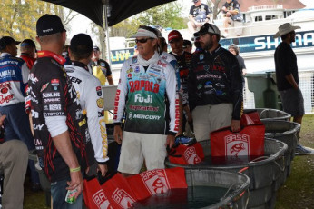 08509CB4-F4BF-4CC3-ABA0-DE330D605939