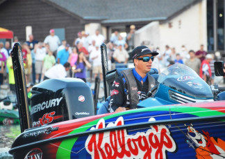 0AE64608-00BC-4BA3-BA46-BBBCE124A85A