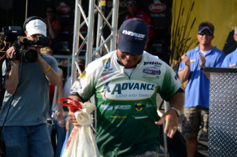 0EECCAD5-6AA0-4100-B4E4-33386BBD7BAC