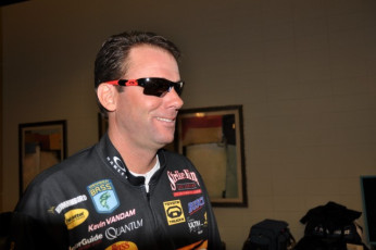 121830AE-B557-41F4-8F39-7010B4906AAF