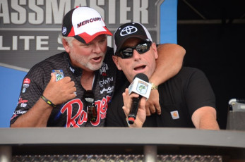 145549BB-2E4D-4BC3-B529-1AAE61BD2388