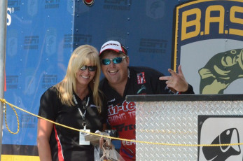 16644FFF-7B60-485B-9B48-910AD2011BF1