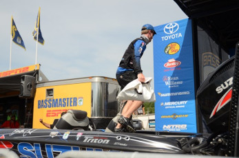 18C84FE6-79E6-42C6-A3CE-082A8C263819