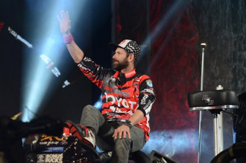 19635E0E-55E3-4F7B-85A8-29A4D358FAF5