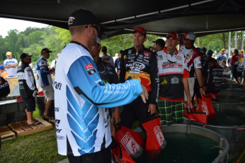 1BD45778-EE96-4F98-AD1F-5C30E1F3055A