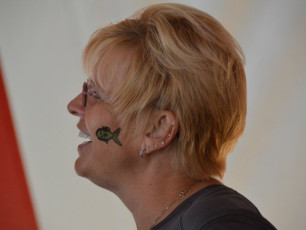 1C0219C4-0A5B-4CF2-A962-1C49A957393B