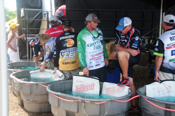 208FEE31-49DE-421B-80A0-088B9965E81A