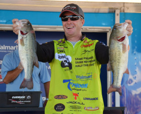 20C6101E-DB7C-4F15-A352-1F01596C686C