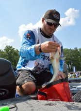 22DD610C-6AE3-4749-BC46-A8290CA2AA5B