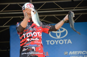 24BC3021-4282-407C-BBDA-65D4E42A970A