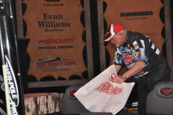 2A7762DF-2878-4B55-A98E-20F9781133F3