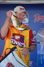 2B5B9F2F-9EEA-412B-AEF7-9E8944F37214