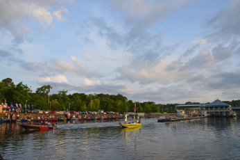 30BAF93D-6F1C-452A-9886-B2F7A9D8EA5C