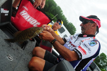 3289B5CC-D3F7-4B5D-B479-6DA64EB32A9B