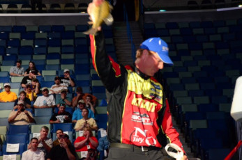 36EE5999-152A-4143-8DF5-00631DC05776