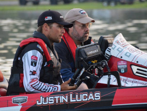 3B821570-C5D9-4A98-8885-6B4E9C33EED0