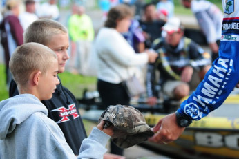 3E513DFF-1712-49A3-BC12-EA94FF1A336C