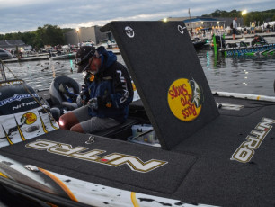 404EF096-5330-4E51-9D52-407D3C4AE3EF