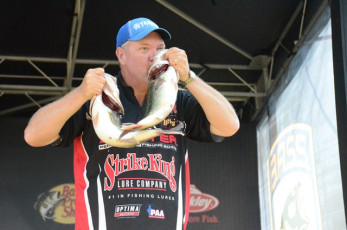 46B9B3D1-5D09-48FF-B749-4829083B2313