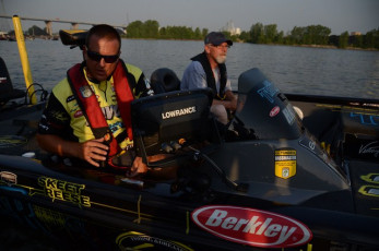 49007C3E-4B83-45D4-BBCA-2FCB5B9CE68A