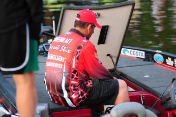 4A8C53AA-E3A1-4117-975F-31F7686A25CB