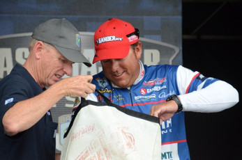 4CE7123A-2088-4F43-B3AE-FA09B6CA3EB5