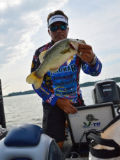 5554E922-0253-4100-B04C-34F6400426AA