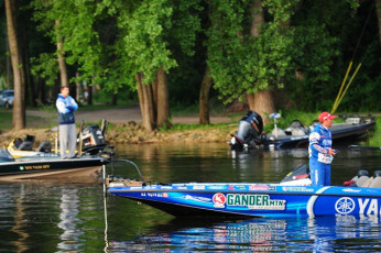 571B5F7F-352E-47A7-BB6B-784B619944DD