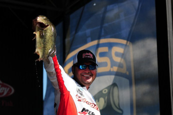 59E1F57D-2452-40A2-8A4C-D6BB80C5F70F