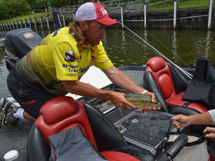 65285B67-9340-4A53-8D44-3ECDA30BD745