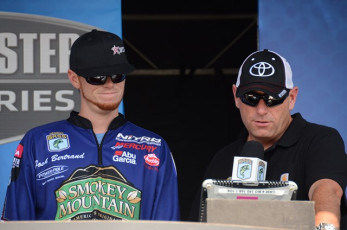 6DB96C93-F132-4E8F-9ACD-099E04285B26